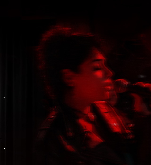 Bahar Atish performing
